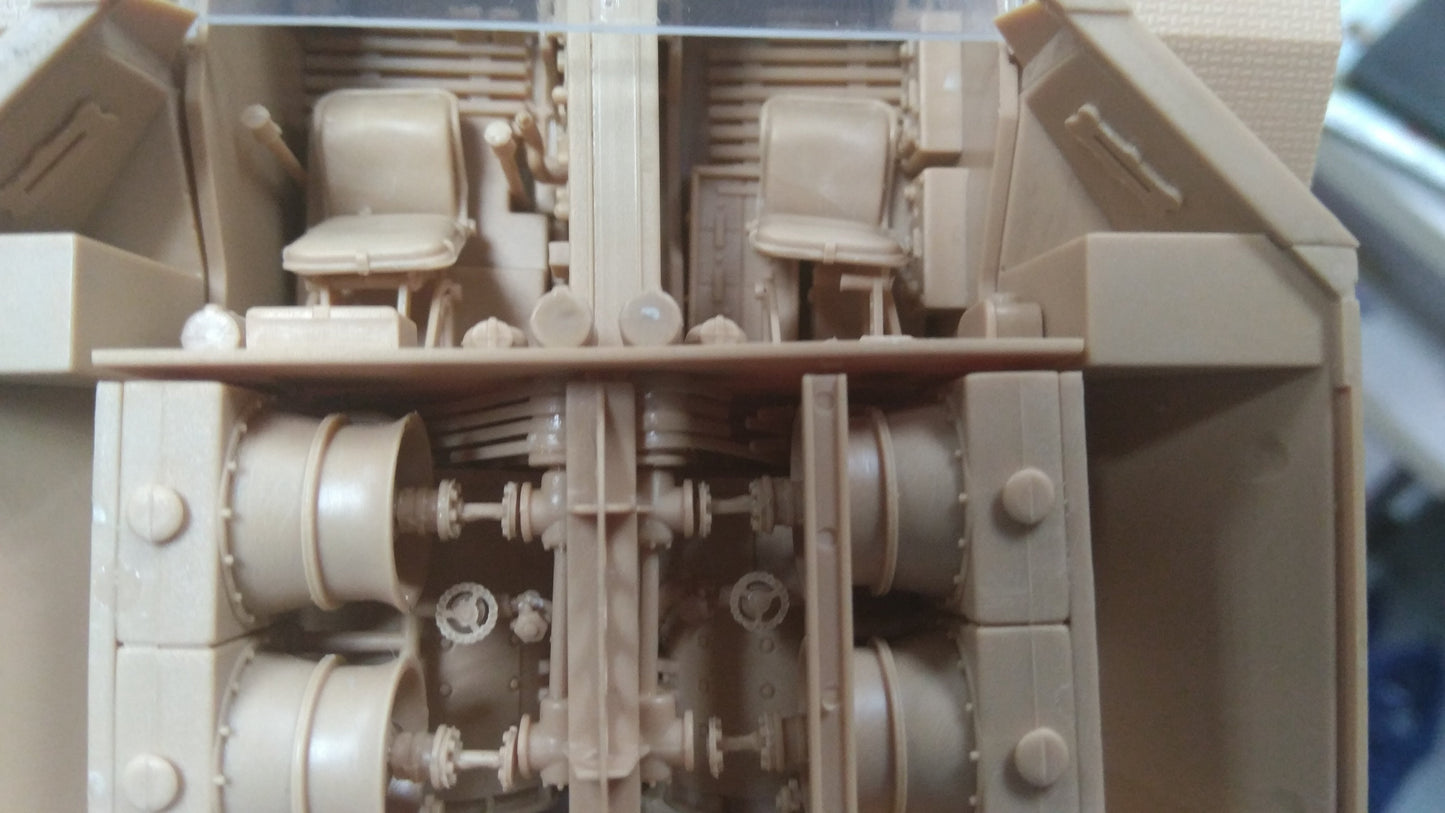 Amusing Hobby 35A030 1/35 Sd.Kfz.184 Ferdinand & 16t Strabokran